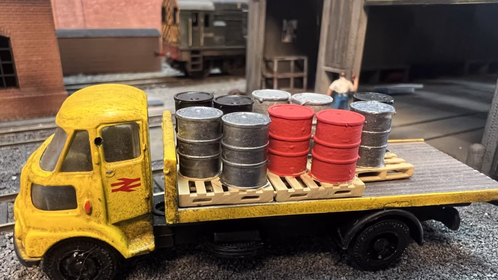 HO OO Scale Model Railroad 3D Print - Oil Drums on Pallets ScaleRail3d,com TT:120 N