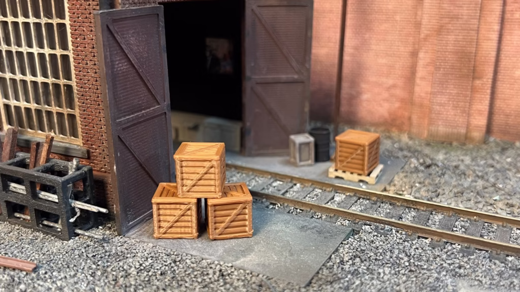 Photo of an HO Scale 3D printed model of packing crates and boxes for a model railroad