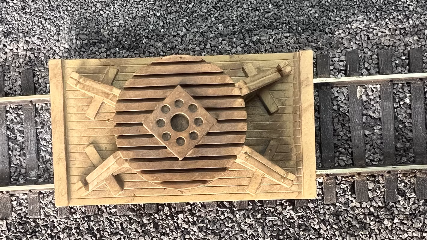 Photo of a HO Scale 3D printed model of a cable drum on a pallet for a model railroad