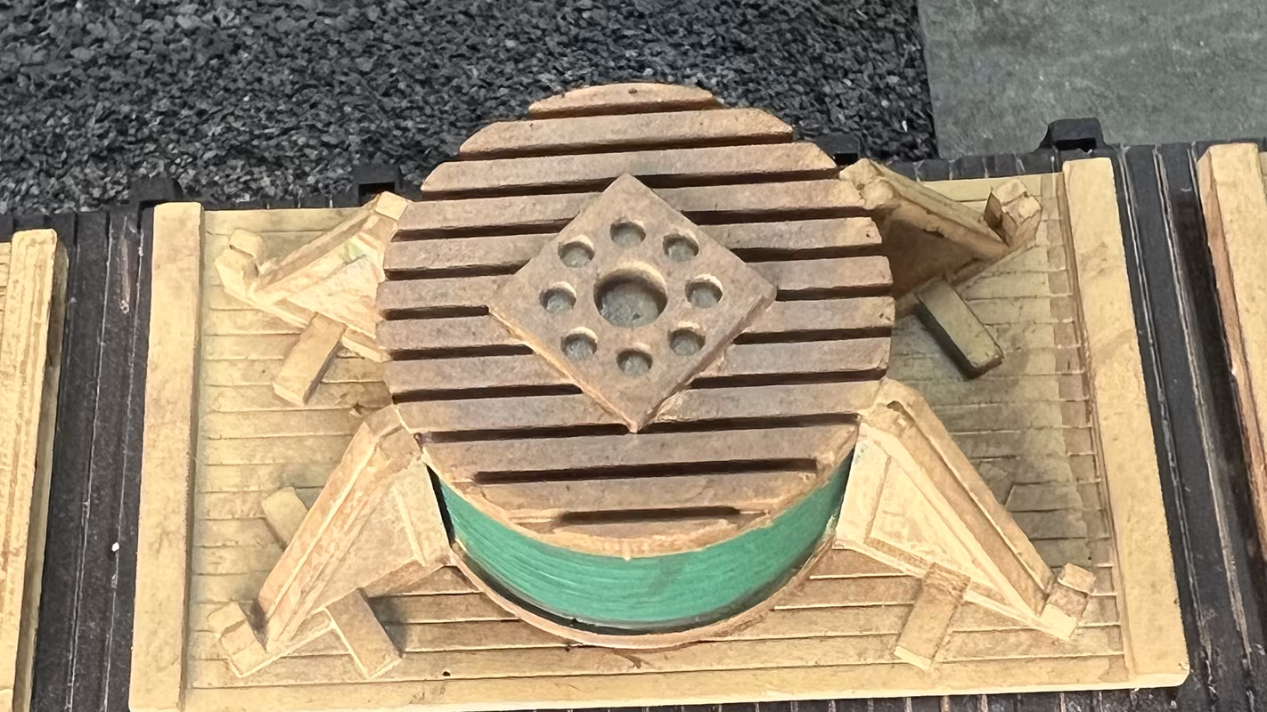 Photo of an HO Scale 3D printed model of a cable drum on a pallet for a model railroad