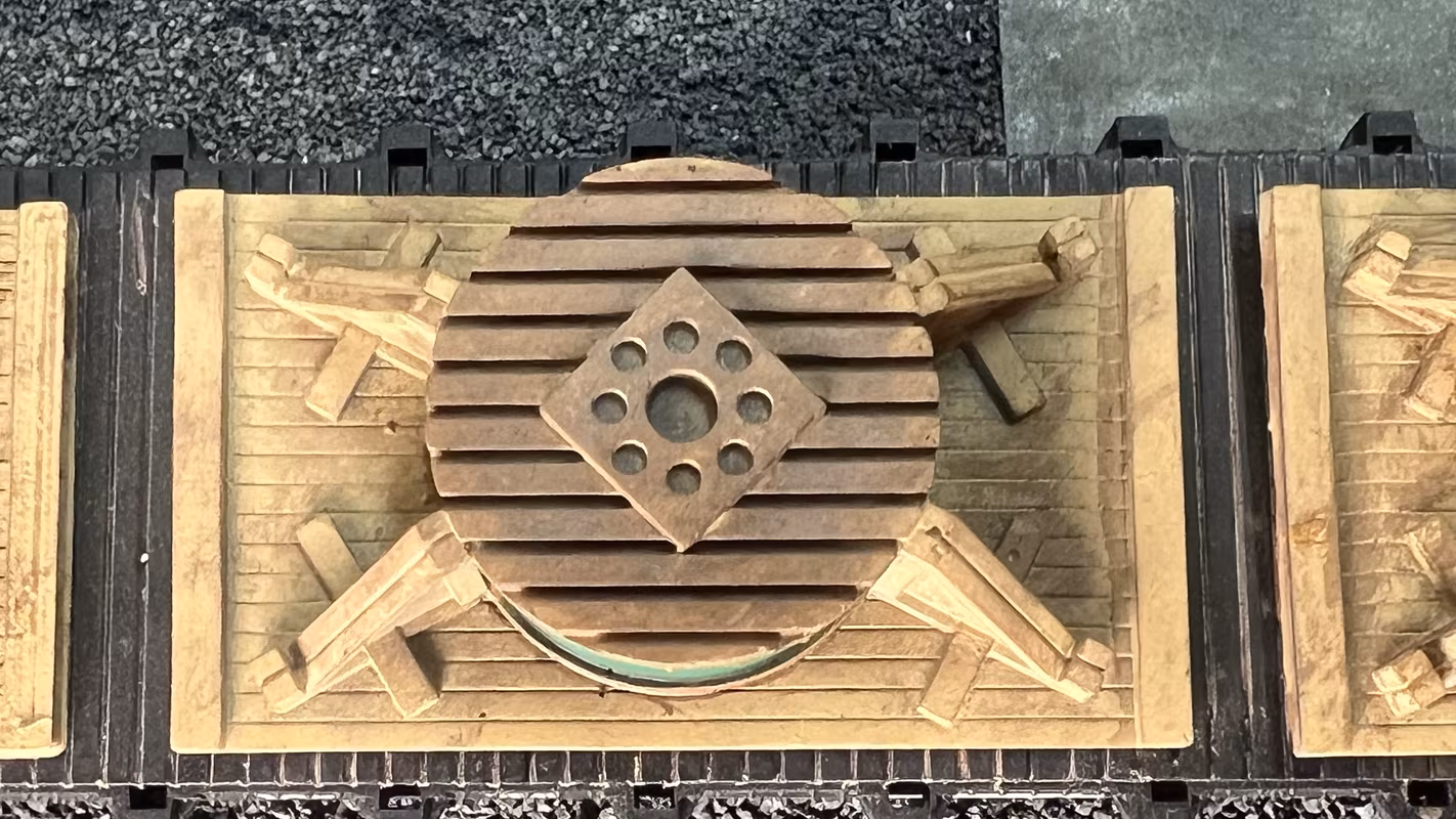 Photo of an HO Scale 3D printed model of a cable drum on a pallet for a model railroad