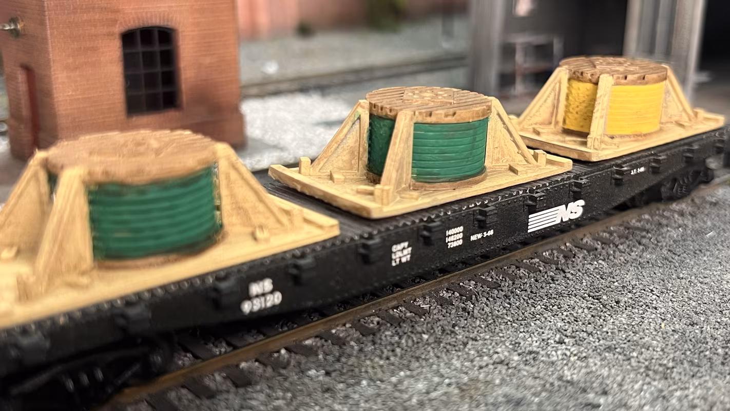 HO Scale 3D printed model of a cable drum on a pallet for a model railroad