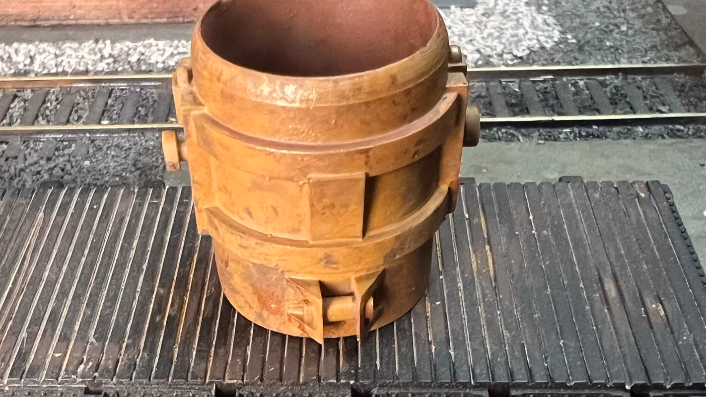 Photo of an HO Scale 3D printed model of a steel mill ladle on a pallet for a model railroad