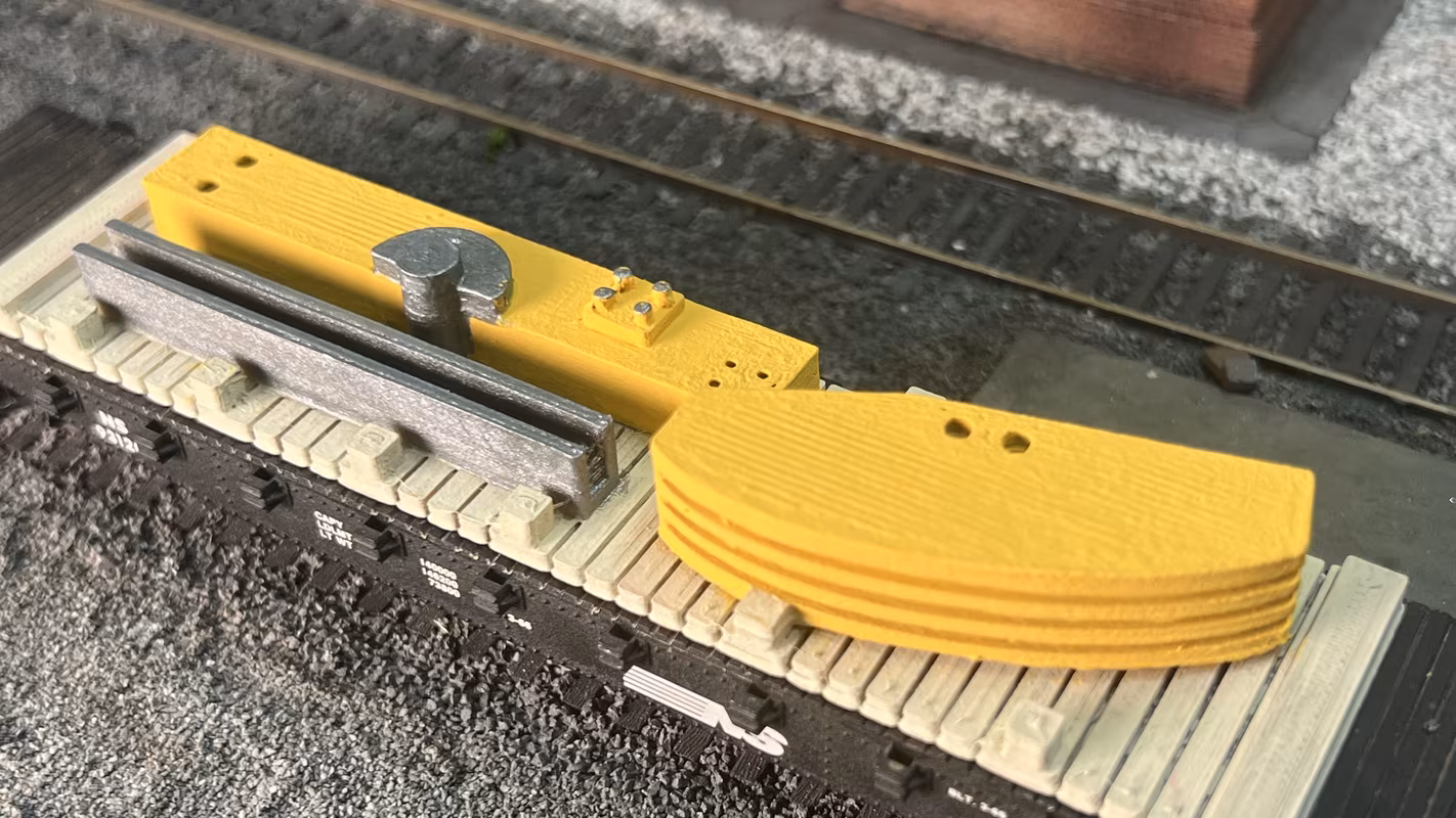 Photo of a HO Scale 3D printed model of an oil pump on a pallet for a model railroad