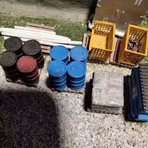 HO Scale 55 gallon drums on pallets customer layout